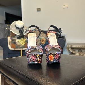 Bamboo flowers platform